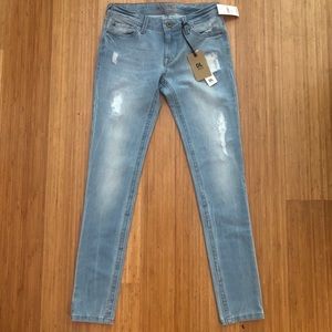 DL 1961 Mid Rise Stretch Skinny Jeans